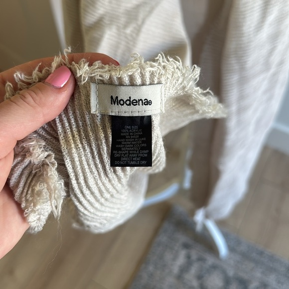 Modena Scarf - Picture 3 of 3